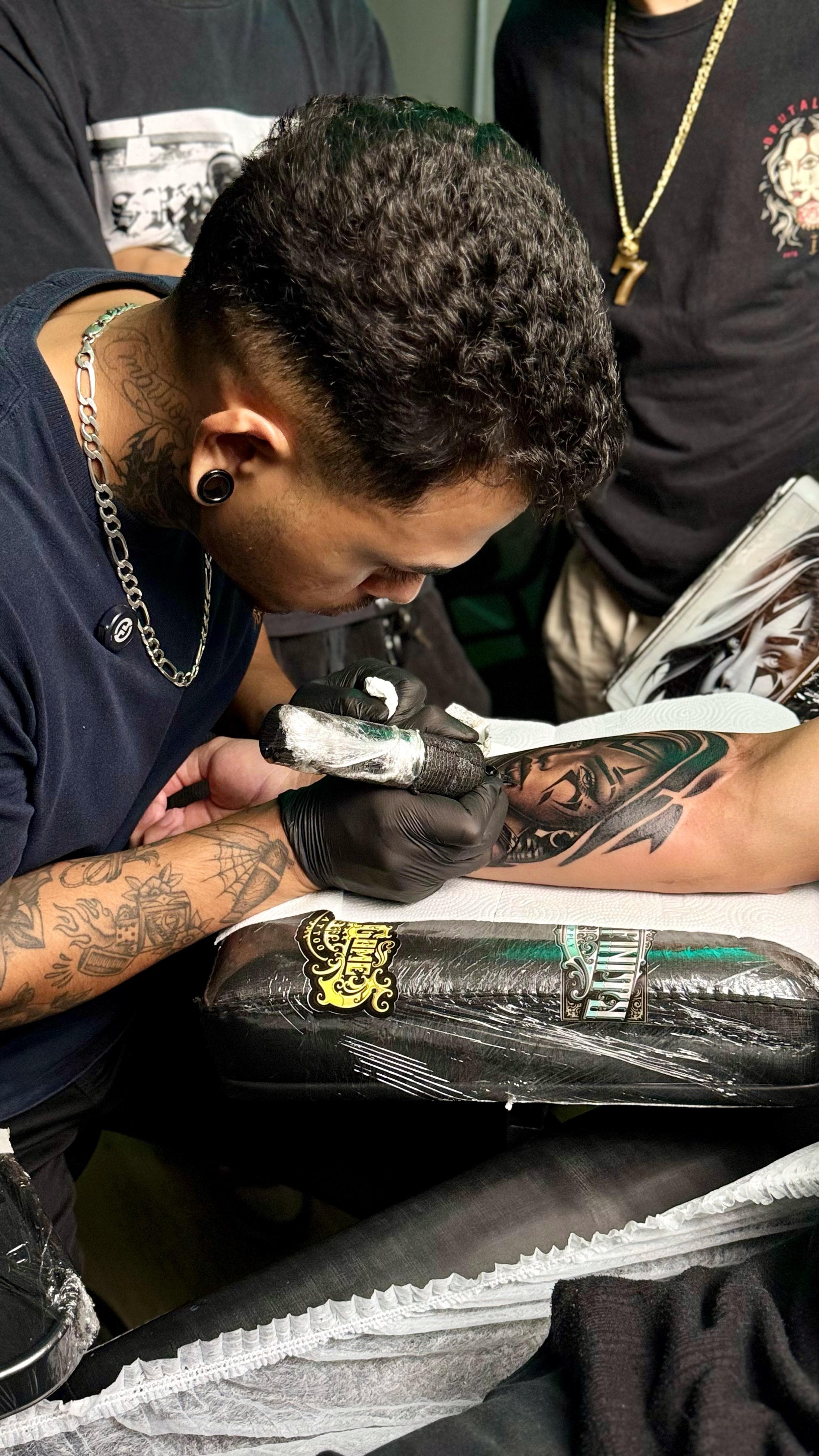 Alex Gomes - Tatuador e Mentor